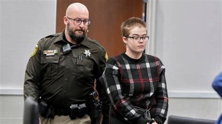 Jermard J. Lewis charged for murder of Waynedale Kroger cashier Perla in stabbing