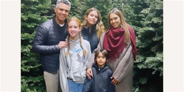 Jessica Alba Opens Up About Family Struggles and Therapy 