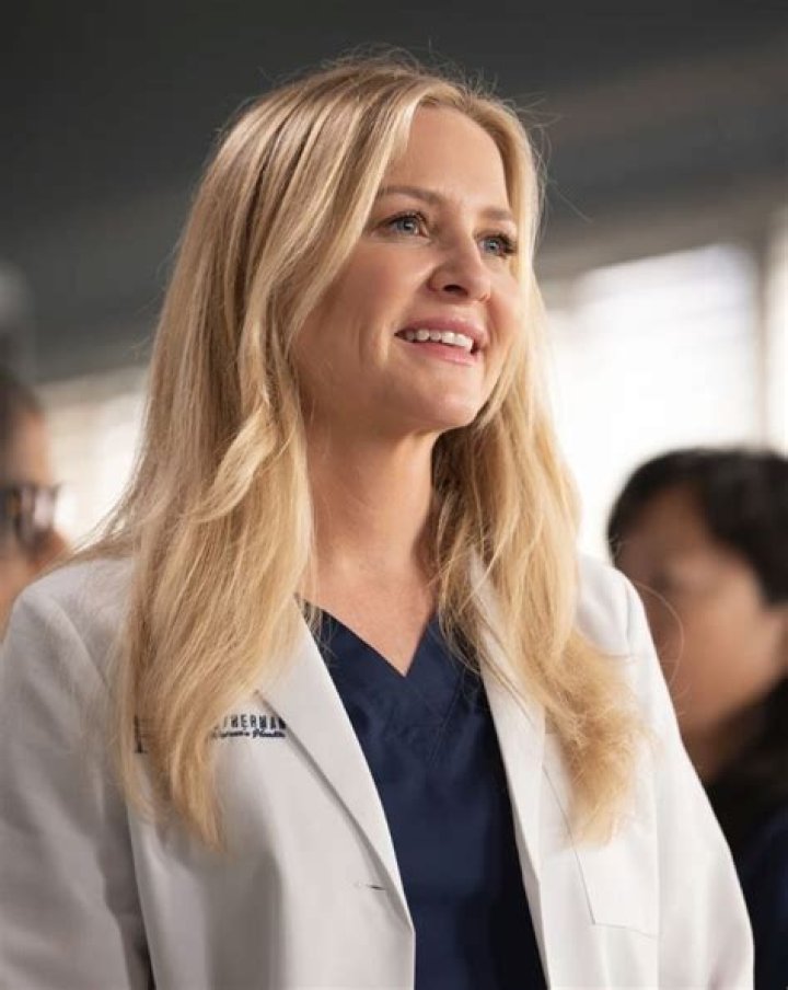 Jessica Capshaw Found Her Grey's Anatomy Co-Stars' Dedication To Directing Episodes Quite Impressive