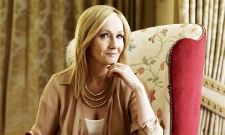 JK Rowling signed a statue in an Edinburgh hotel after finising Harry Potter and the Deathly Hallows
