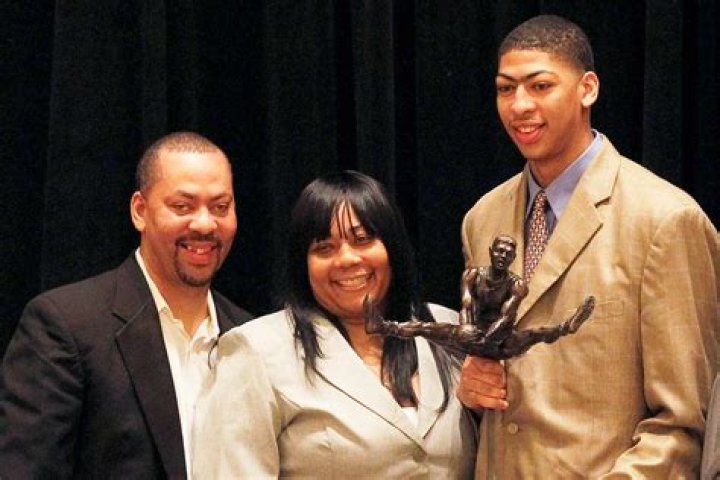 Johnny Davis Parents, Ethnicity, Wiki, Biography, Age, Girlfriend, Career, Net Worth