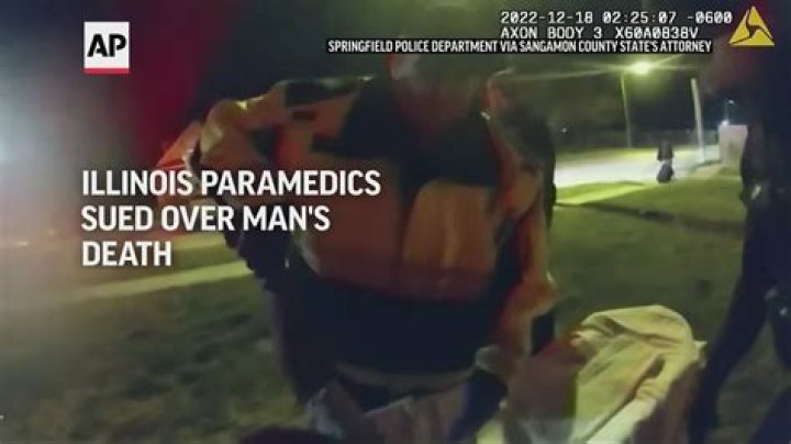 Judge OKs trial for Illinois paramedics in patient’s death