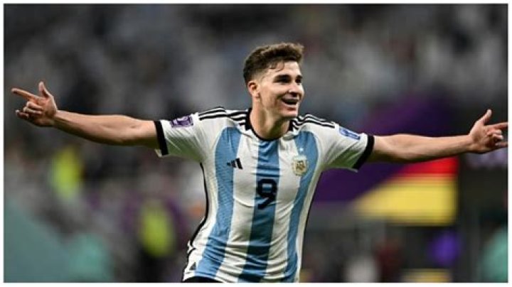 Julian Alvarez Age, Height, Family, Contract, Net Worth, Salary, and Jersey Number.