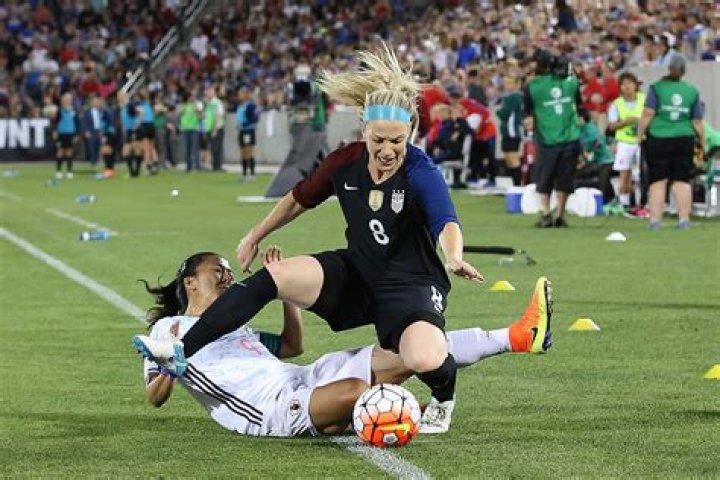 Julie Johnston Wiki, Biography, Net Worth, Age, Family, Facts and More