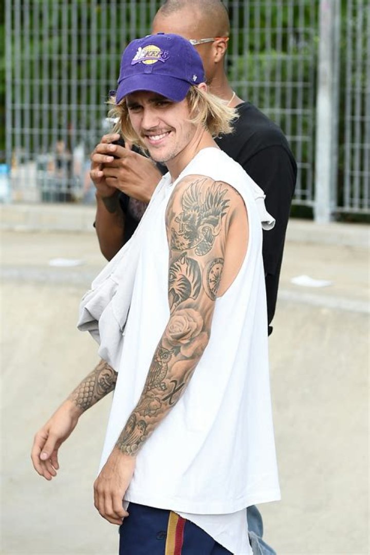 Justin Bieber Has An Eyebrow Ring & The World Must Know