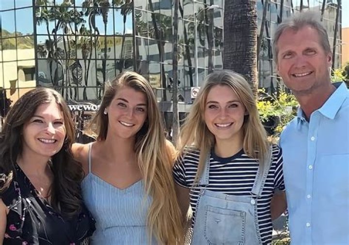 Katie Brueckner (YouTuber) Biography, Wiki, Age, Height, Net Worth, Husband
