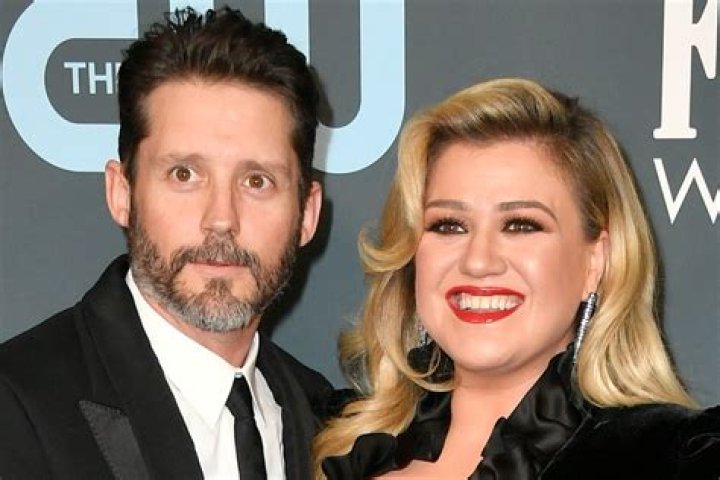 Kelly Clarkson Illness, Wiki, Bio, Career, Husband, Kids, Siblling, Education, Net Worth, Nationality, And More