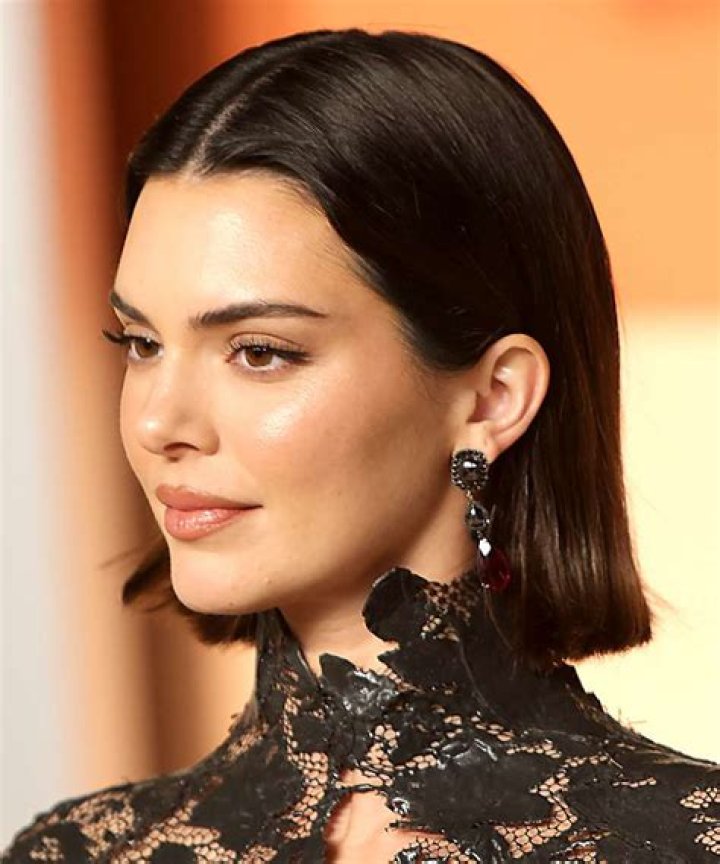Kendall Jenner Debuts Bob Haircut On The Runway & Naturally, It Slays — PHOTOS