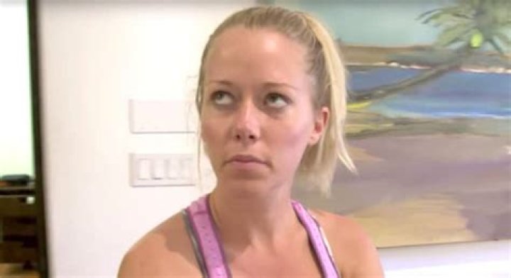 Kendra Wilkinson freaks out over mom’s tell-all book on Marriage Boot Camp: Reality Stars
