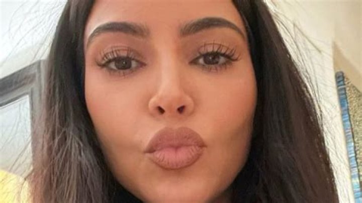 Kim Kardashian goes makeup free for dentist’s office selfie