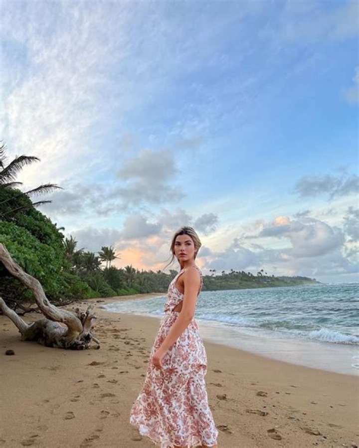 Kit Keenan | Weight Loss, Age, Net Worth, Wiki & Bio, Bikini Photos, Career, Boyfriend and Height
