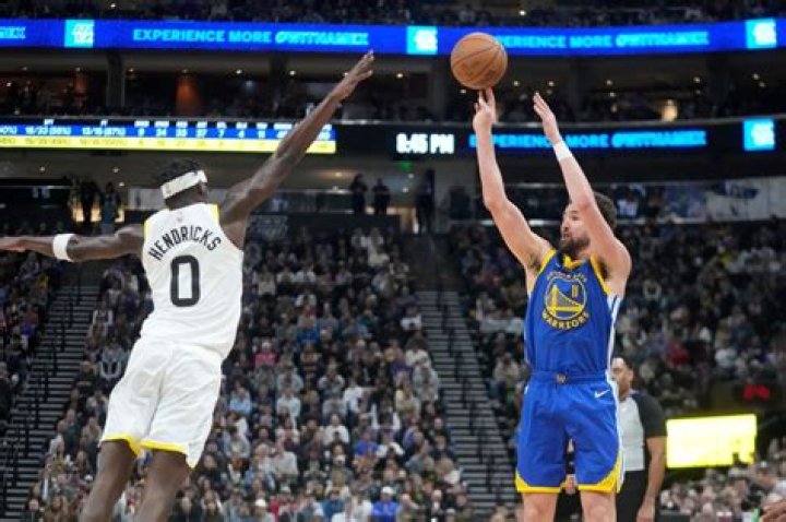 Klay Thompson sent to the bench for the first time since 2012, responds with a season-high 35 points