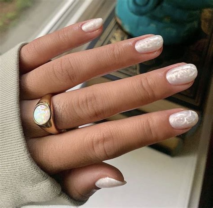Kylie Jenner's Pearl Nails Are The Softest Take On The Chrome Trend