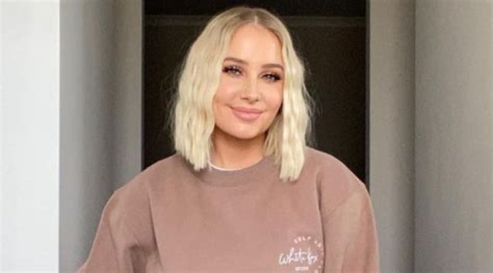 Lauren Curtis Biography, Age, Boyfriend, Family, Net Worth
