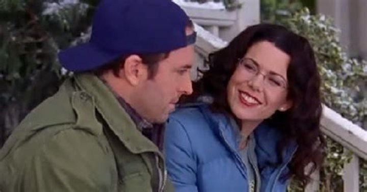 Lauren Graham's Blue Coat From 'Gilmore Girls' Disappeared & It's A Symbolic Closing To Her 'GG' Journey