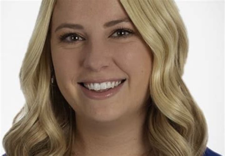 Lauren Kummer (FOX 17) Biography, Wiki, Age, Engaged, Husband, Height, Salary