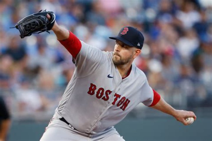Left-hander James Paxton agrees to $11 million deal with high-spending Dodgers, AP source says