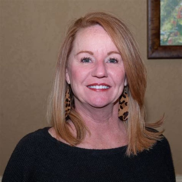 
Lisa Weeks
Net Worth
