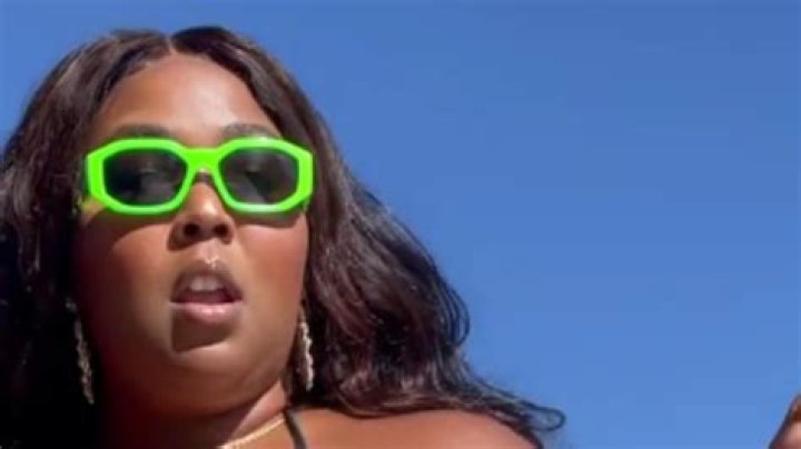 Lizzo claims we can’t ‘handle two Lizzos’ as she shows off her latest new look