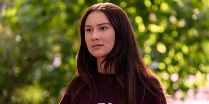 Lola Tung Biography - Meet the 'The Summer I Turned Pretty' Star