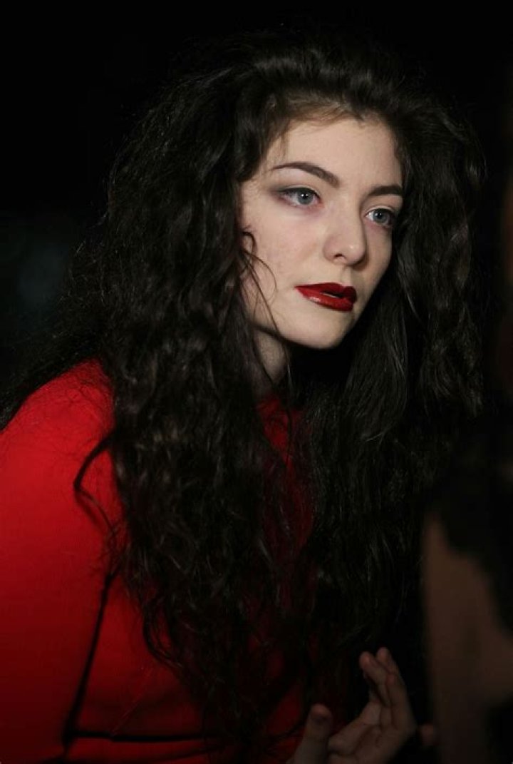 Lorde Responds To Selena Gomez Feud Headlines With Infinite Maturity