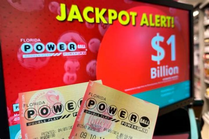 Lucky Illinois Lottery player reveals $250K jackpot prize while playing $10 scratch-off