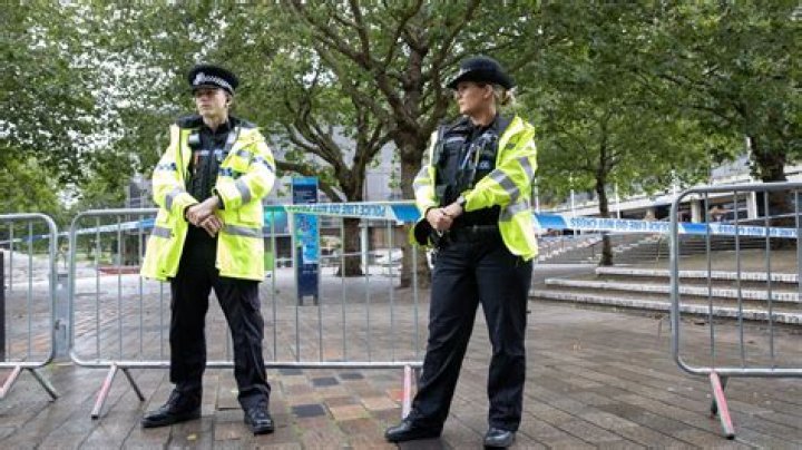 Man, 18, found dead in square in Portsmouth as cops launch ‘murder’ probe