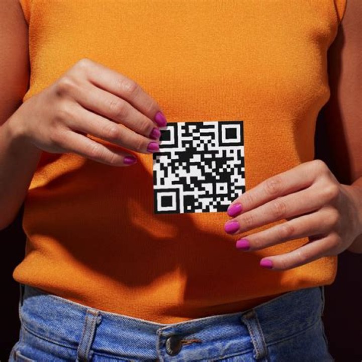 Man gets QR code tattooed on his leg as hilarious prank on pals who scan it