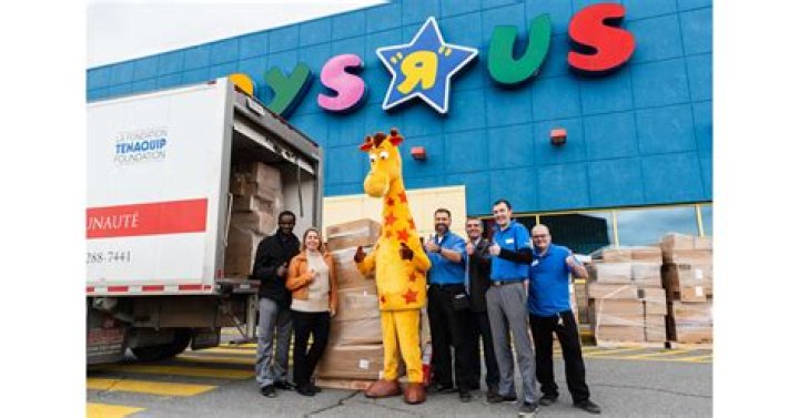 Marks and Spencer donates 20,000 toys totalling £225k to our Smiles at Christmas campaign to help needy children