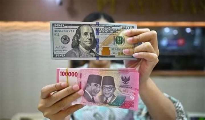 Masalah Domestik Sebabkan Rupiah Melemah