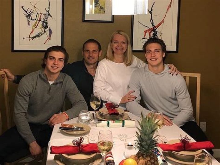 Matthew Knies Wife, Is He Married? Girlfriend, Dating,Relationships