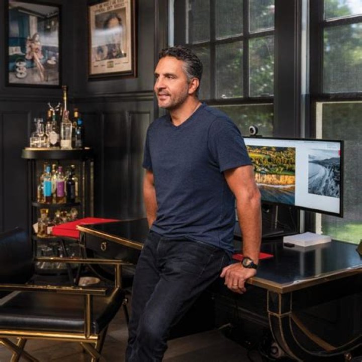 Mauricio Umansky Net Worth From Entrepreneurship to Luxury Real Estate and Reality TV Stardom
