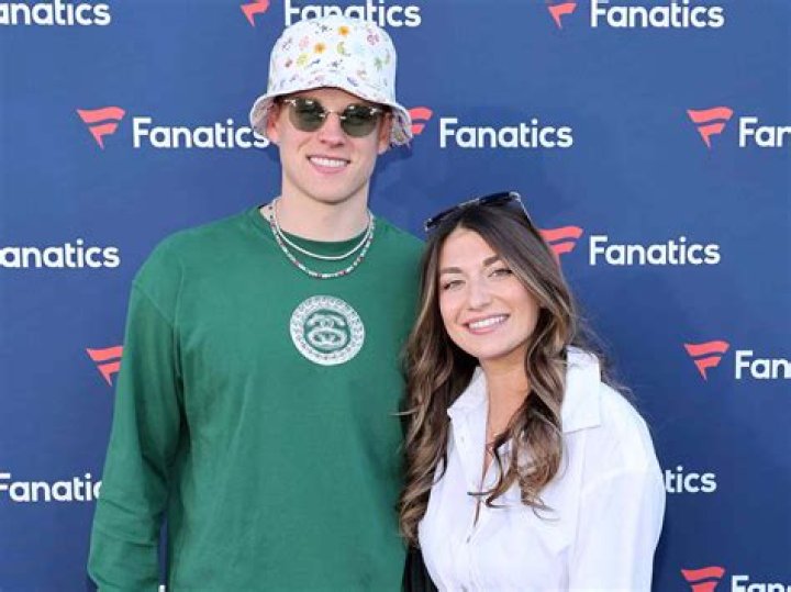 Meet Olivia Holzmacher, Girlfriend of Joe Burrow