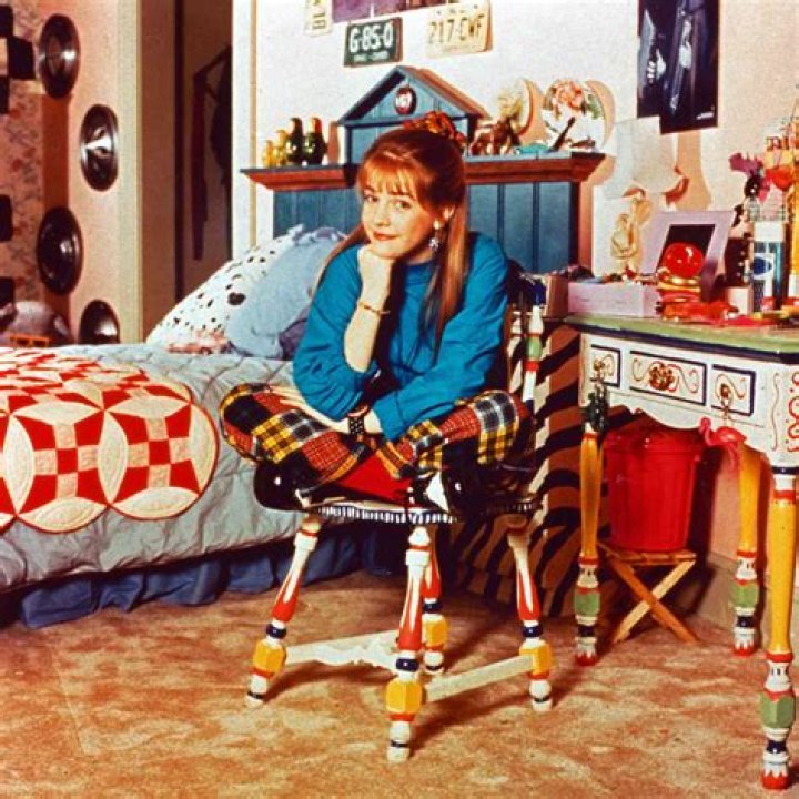 Melissa Joan Hart Hints at Clarissa and Sabrina Reboots