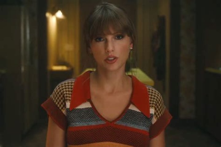 Memes & Tweets About Taylor Swift's 
