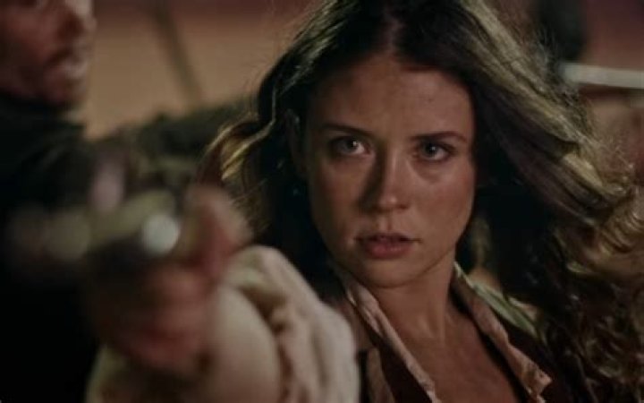 Mia Tomlinson: Who plays Anne Bonny in The Lost Pirate Kingdom?