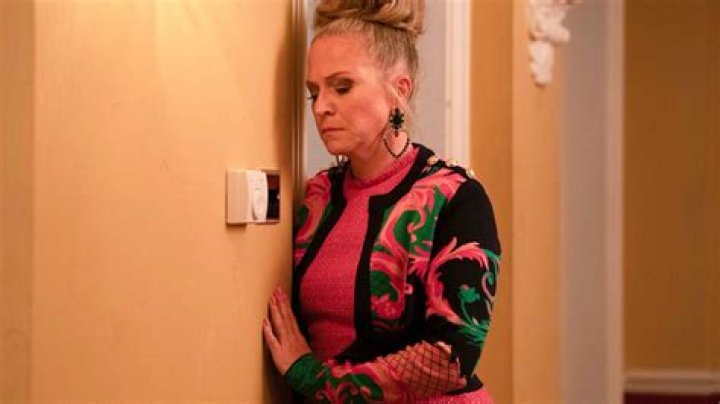 Mick Carter makes surprise return in fresh Christmas blow for Linda in EastEnders
