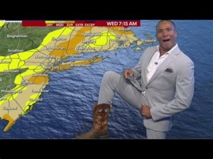 Mike Woods Meteorologist, Bio, Wiki, Age, Height, Family, Wife, Married, Fox 5, Salary, Net Worth
