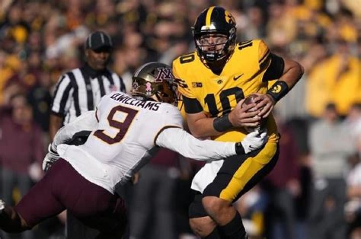 Minnesota wins at Iowa for 1st time since 1999, beating No. 24 Hawkeyes 12-10 for Floyd of Rosedale