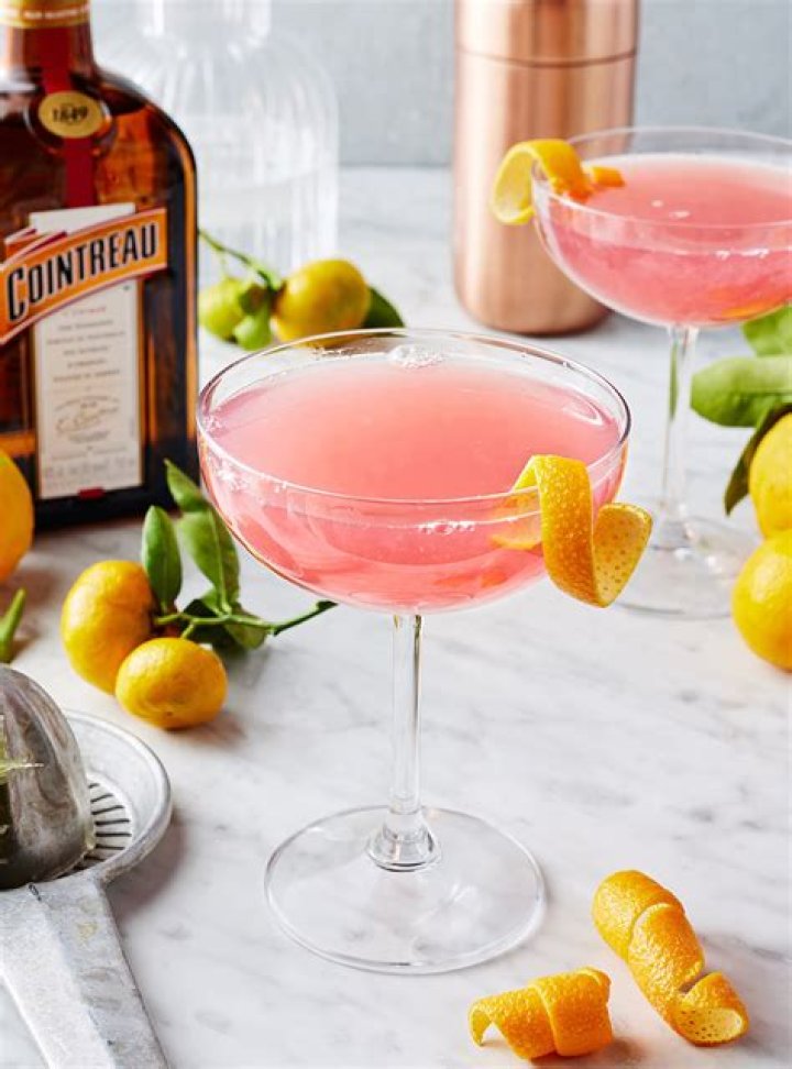 Mix’n it with Mac’s | The Tuscan Pear & Cosmopolitan Martini