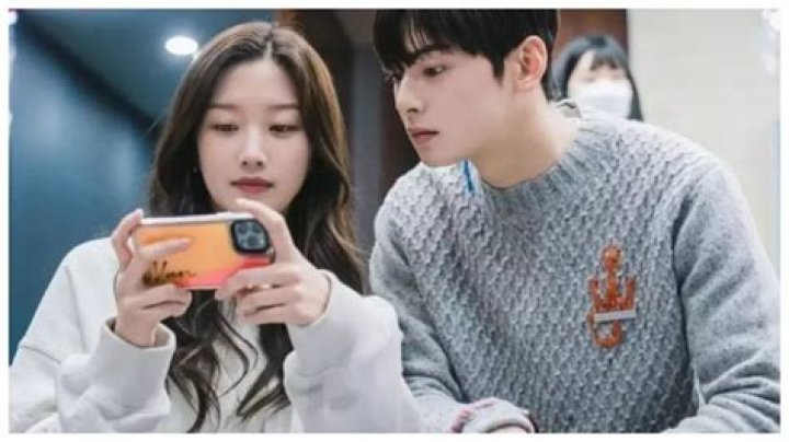 Moon Ga Young Dating Cha Eun Woo: Exploring Their Relationship