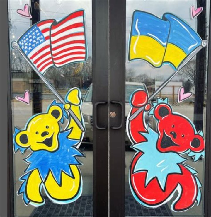 More popular QC places show Ukraine colors