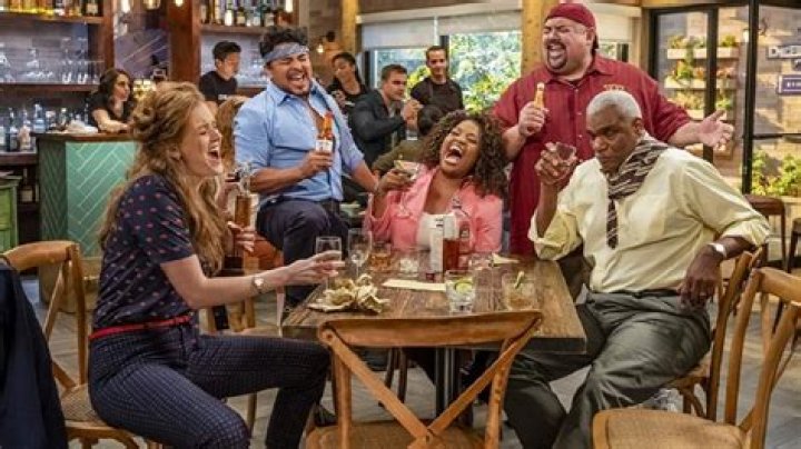 Mr. Iglesias full cast: Who plays who on the new Netflix hit