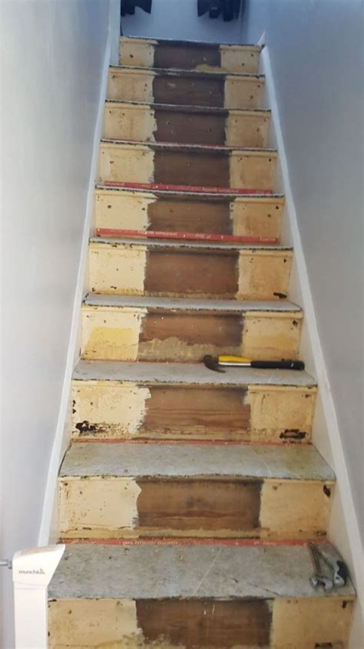 Mum transforms her grubby old stairs for £10 using Poundland buys and her DIY skills