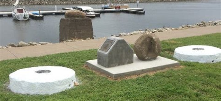 Native American trail stone marker placed in park: Muscatine history
