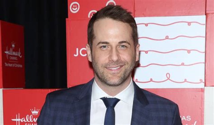Niall Matter (Actor) Wiki, Biography, Age, Girlfriends, Family, Facts and More