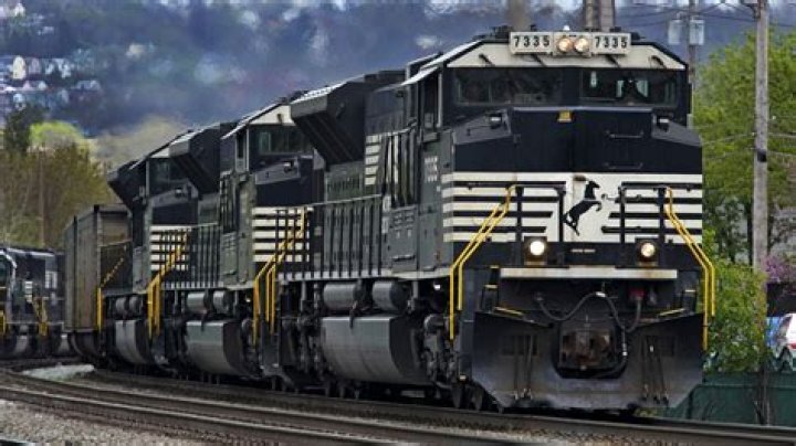 Norfolk Southern is 1st big freight railway to let workers use anonymous federal safety hotline