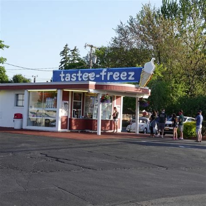 Oldest operating Tastee Freez reopens for business