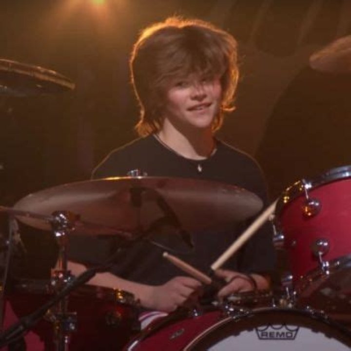 Oliver Hawkins Pays Tribute To His Father With The Foo Fighters 