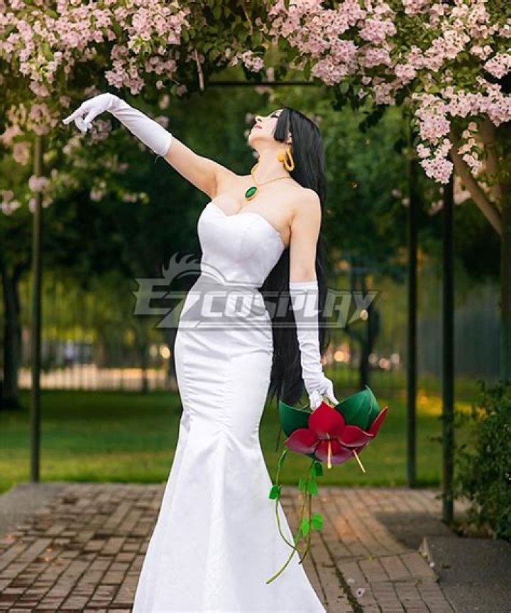 One Piece Cosplay Highlights Hancock's Wedding Look